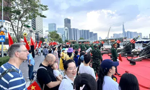 TPHCM rực rỡ cờ hoa những ngày tháng Tư lịch sử