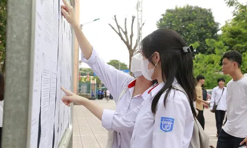 Học sinh "chạy nước rút" trước kỳ thi vào lớp 10 công lập