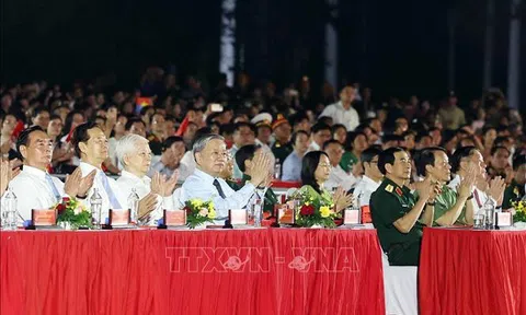 Tổng Bí thư Tô Lâm dự Chương trình nghệ thuật 'Đất nước trọn niềm vui'