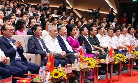 Tổng Bí thư Tô Lâm dự Chương trình nghệ thuật đặc biệt 'Đảng trong mùa Xuân đại thắng'