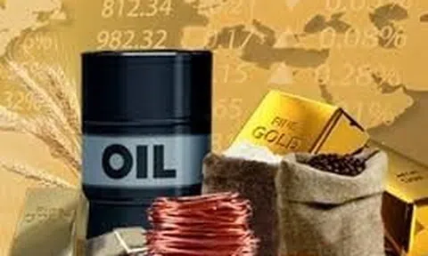 Thị trường ngày 2/5: Giá dầu tăng gần 2%, cà phê giảm hơn 4%, vàng thấp nhất trong hai tuần