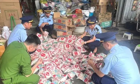 Nghệ An: Phát hiện hơn nửa tấn mì chính nghi giả thương hiệu lớn