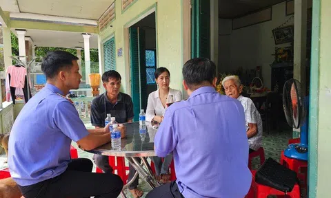 VKSND Tối cao đến kiểm tra hiện trường vụ tai nạn giao thông ở Vĩnh Long