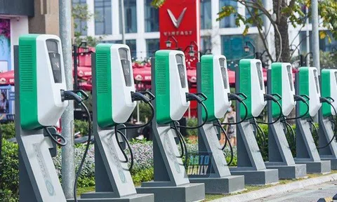 Ông Phạm Nhật Vượng bắt tay cùng lúc 4 đối tác, triển khai 'siêu dự án' mở 63.000 cổng sạc ở Indonesia - tham vọng phủ sóng Đông Nam Á