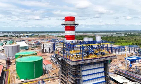 Được đầu tư 1,4 tỷ USD, nhà máy điện khí LNG đầu tiên tại Việt Nam sẽ vận hành trong 1 tháng nữa