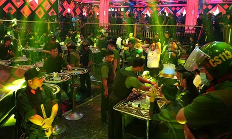 Bắt tạm giam 22 người liên quan đến bar Paris Night