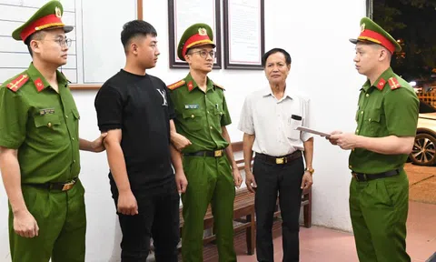 Bắt khẩn cấp 2 người tổ chức khai thác khoáng sản trái phép