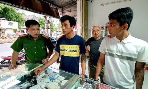 Bắt nhanh 2 đối tượng khống chế người dân cướp tài sản