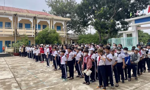 Hàng loạt giáo viên hợp đồng ở Bình Thuận bất ngờ bị hạ bậc lương: UBND Huyện nói gì?