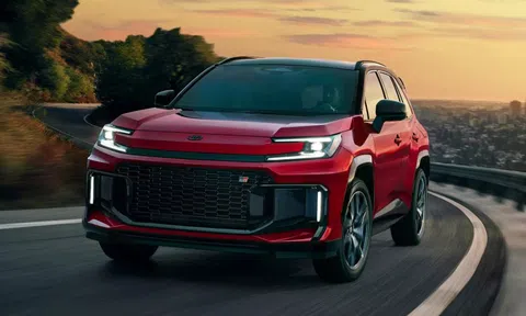 Toyota RAV4 thế hệ mới ra mắt: Đấu Honda CR-V bằng màn lớn, chỉ còn hybrid, mạnh tới 320 mã lực, chạy không xăng 80km/sạc