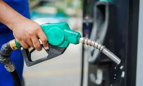 Giá xăng giảm về sát 19.500 đồng từ 15 giờ chiều nay