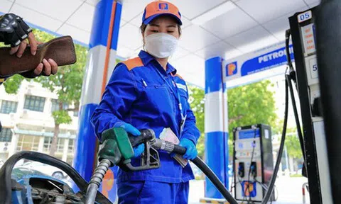 Giá xăng giảm