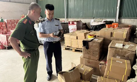 Tạm giữ hàng nghìn sản phẩm ắc quy không rõ nguồn gốc trị giá hàng tỷ đồng