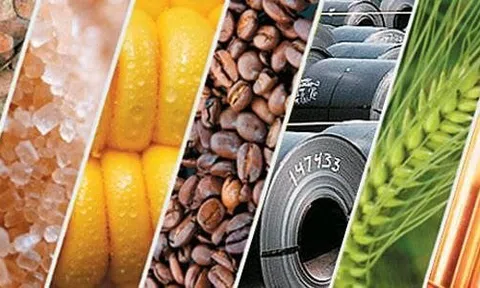 Thị trường ngày 29/5: Giá đường và cà phê giảm mạnh, vàng ngừng giảm, dầu tăng trở lại