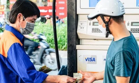 Giá xăng tăng gần 100 đồng/lít, giá dầu đồng loạt giảm