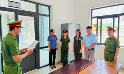 Khởi tố cựu chủ tịch và kế toán xã lập khống chứng từ, giả mạo chữ ký