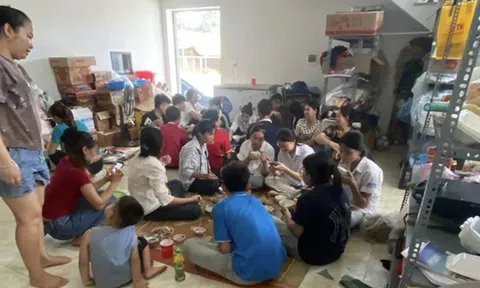 Một gia đình ở Phú Thọ nấu gần 100 suất cơm miễn phí cho sĩ tử thi vào lớp 10