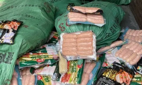 800 gói xúc xích lậu suýt bị tuồn ra thị trường