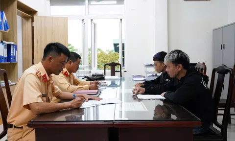Giao xe mô tô cho con trai chưa đủ điều kiện điều khiển, người cha bị lập biên bản