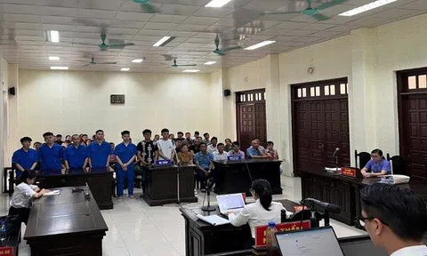 Xét xử nhóm thanh thiếu niên "ngông cuồng" cướp xe máy của người đi đường
