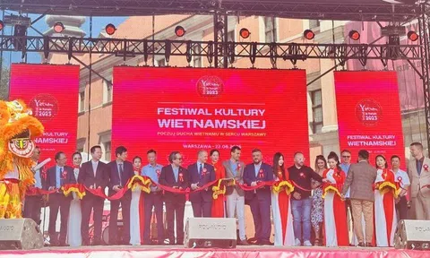 Tưng bừng khai mạc Tuần Văn hóa – Du lịch Việt Nam tại Ba Lan