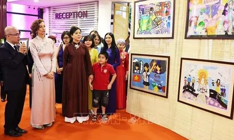 Phu nhân Tổng Bí thư Tô Lâm và Tổng Giám đốc UNESCO Audrey Azoulay dự Triển lãm 'Chúng tôi CÓ THỂ'
