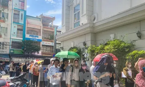 Hàng trăm người 'rồng rắn' xếp hàng mua dự án nhà ở xã hội 'hot' nhất