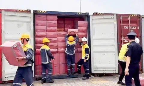 Hải quan bắt giữ 1,3 triệu bao thuốc lá lậu và giả nhãn mác