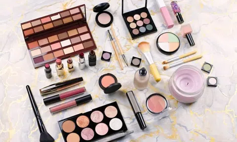 Thu hồi nhiều mỹ phẩm vi phạm về nhãn và công thức