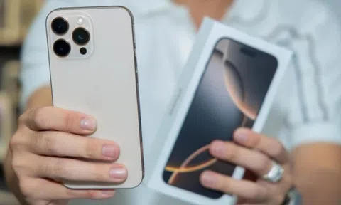 Nhiều mẫu iPhone đang giảm giá "sập sàn", có mẫu chỉ còn nửa giá