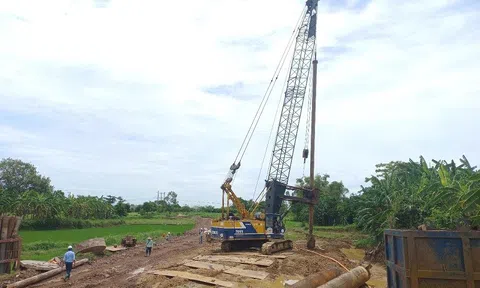 Thi công cầu số 2 thuộc dự án cầu Văn Ly và đường dẫn