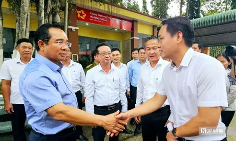 Chủ tịch UBND Tp.HCM: Phục vụ hành chính phải thông suốt, vì người dân