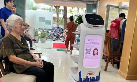 Phường đầu tiên của Hà Nội đưa robot AI vào phục vụ nhân dân