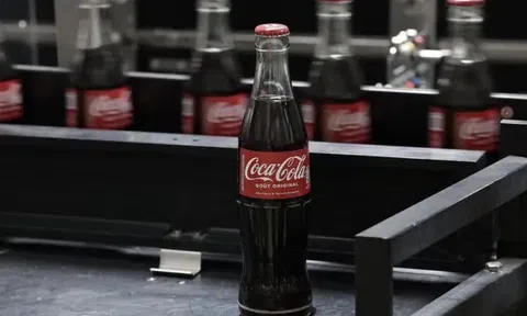 Coca-Cola cam kết dùng đường mía để "nước Mỹ khỏe mạnh trở lại"