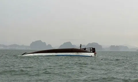 Vụ đắm tàu trên vịnh Hạ Long: Mưa giông ập đến bất ngờ qua lời kể của du khách