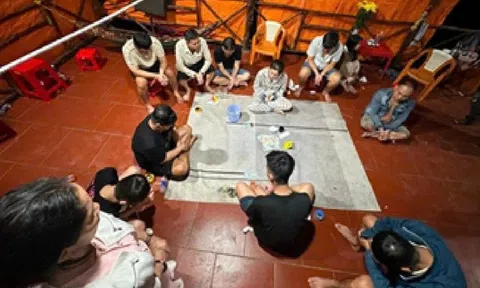 Truy quét điểm đánh bạc vùng ven, bắt giữ 11 đối tượng