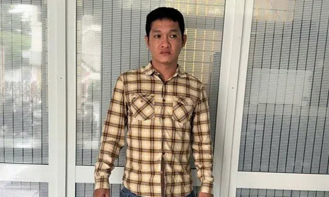 Hành vi xấu xí của gã trai khi đỡ người bị tai nạn giao thông