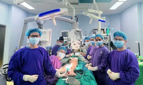 9 giờ 'cân não' tái tạo gương mặt cho bệnh nhân trẻ H'Mông