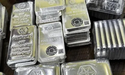 Giá bạc lao dốc sau cuộc họp của FED