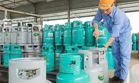 Giá gas giảm tháng thứ ba liên tiếp