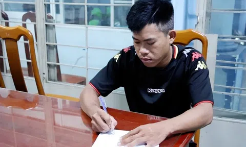 Bắt đối tượng ép con nợ chụp ảnh khỏa thân mới cho vay tiền