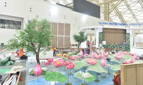 Không khí thi công khẩn trương trên 'đại công trường' Triển lãm thành tựu 80 năm Quốc khánh