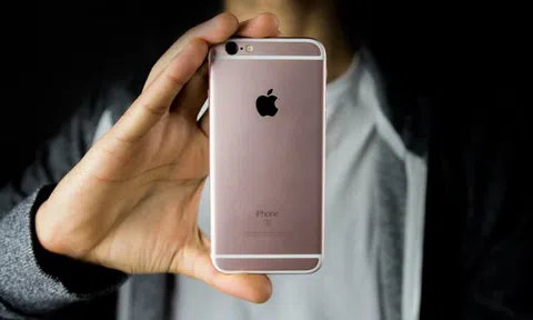 2 mẫu iPhone từng “làm mưa làm gió” tại Việt Nam, cũ nhưng chưa bao giờ hết hot, thế hệ bây giờ làm sao biết!