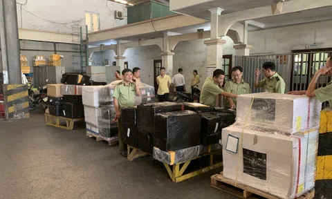 Thủ đoạn tinh vi tuồn iPhone lậu qua sân bay Nội Bài của "trùm 9X"