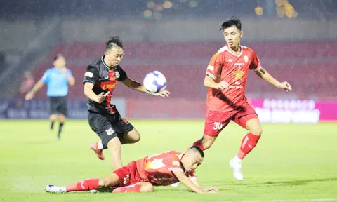 "Tân binh" thăng hoa ngày ra mắt V-League