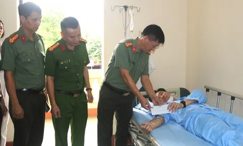 Điều tra vụ người đàn ông đâm em dâu rồi cố thủ trong nhà dọa tự sát