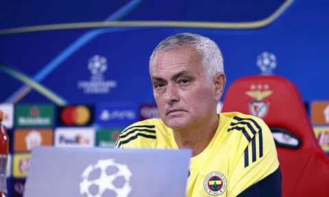 Mourinho chỉ trích ban lãnh đạo Fenerbahce