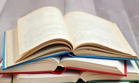 Chuyện tình kết nối bởi… sách