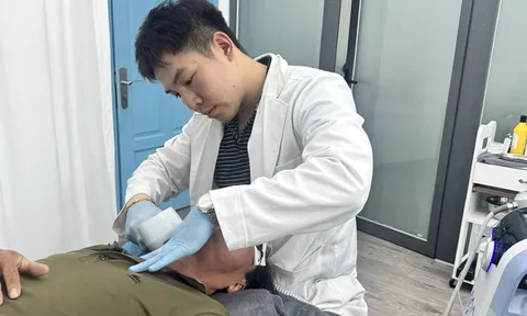 Bắt nhóm giả danh bác sĩ, chuyên truyền nước cất và vitamin... lừa hơn 17 tỷ đồng