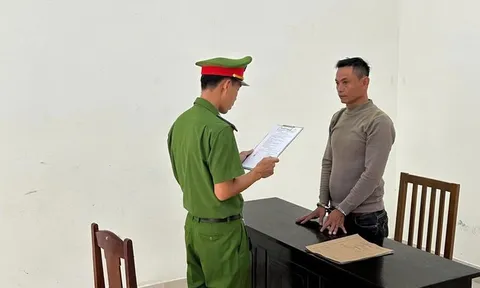 Dùng ảnh "nóng" tống tiền tình cũ, người đàn ông bị khởi tố